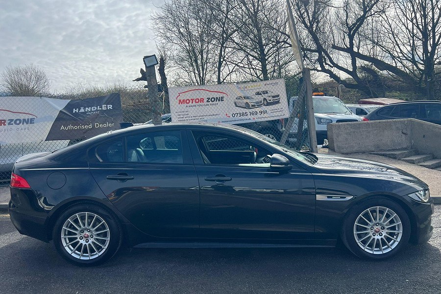 2018 Jaguar XE photo 6