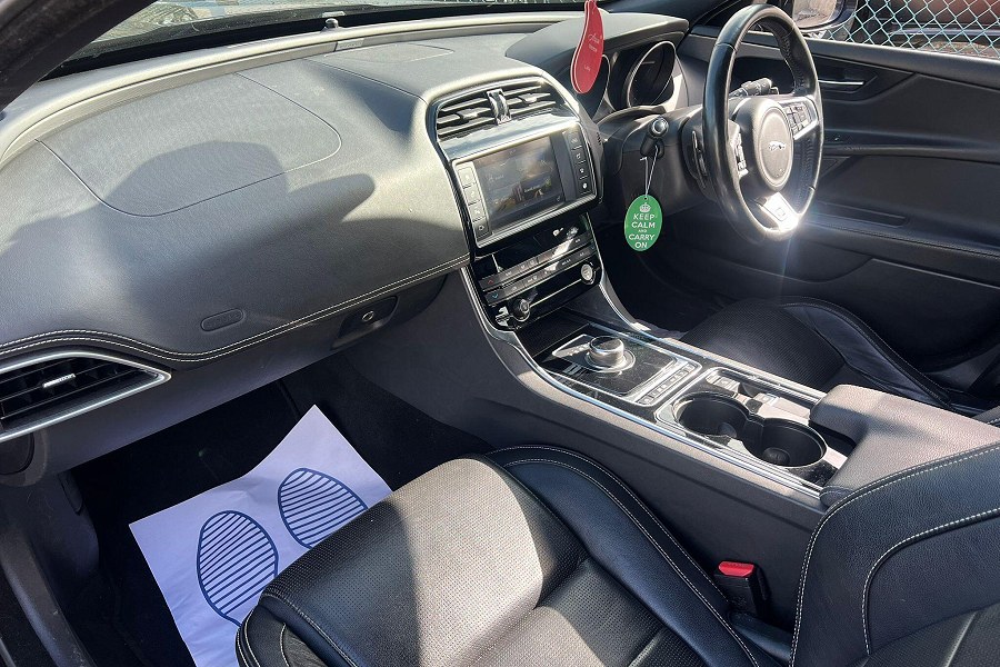 2018 Jaguar XE photo 10