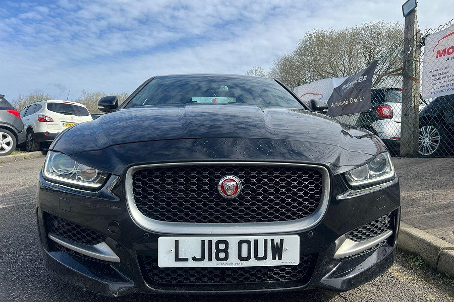 Jaguar XE photo 2