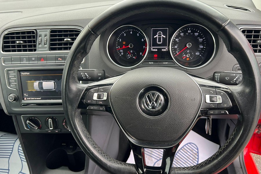 2015 Volkswagen Polo photo 11