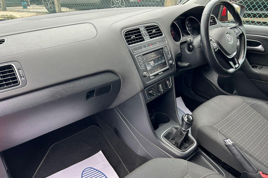 2015 Volkswagen Polo photo 14
