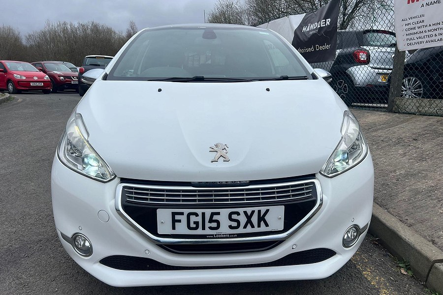 2015 Peugeot 208 photo 9