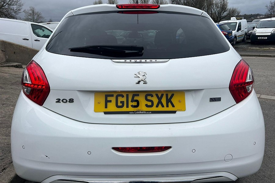 2015 Peugeot 208 photo 10