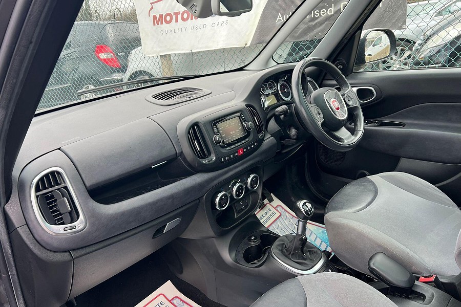 2013 Fiat 500L photo 9