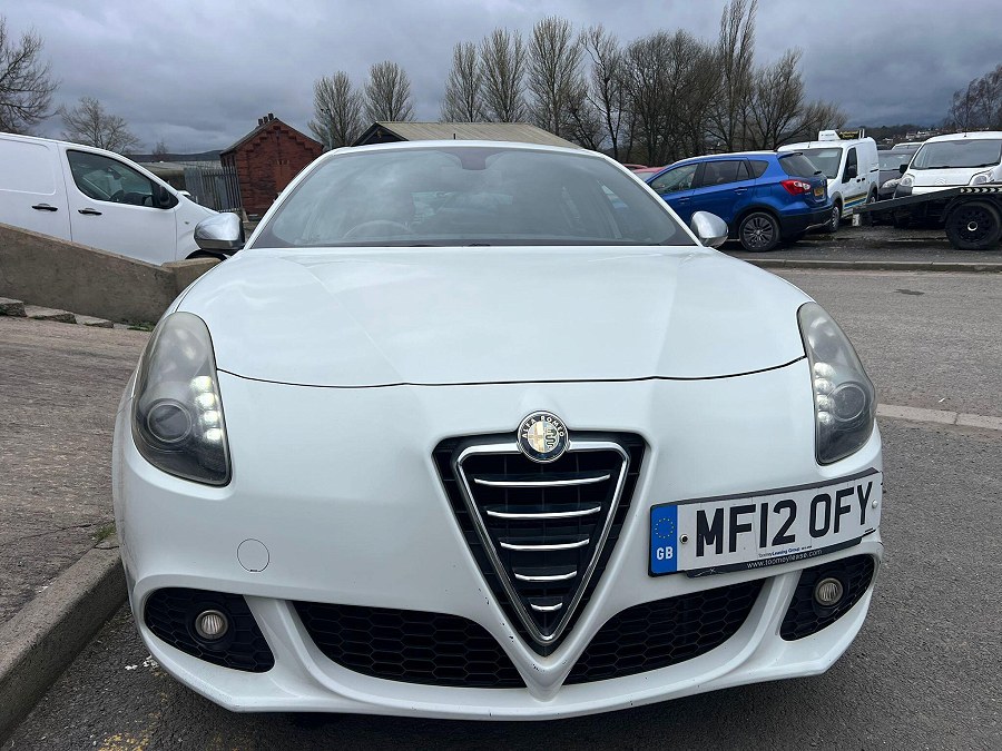 2012 Alfa Romeo Giulietta photo 10