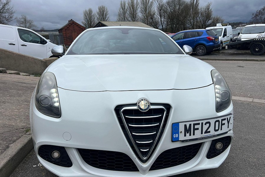 2012 Alfa Romeo Giulietta photo 10
