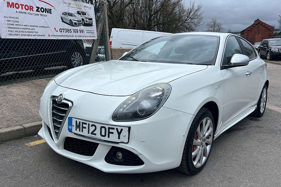 2012 Alfa Romeo Giulietta photo 3