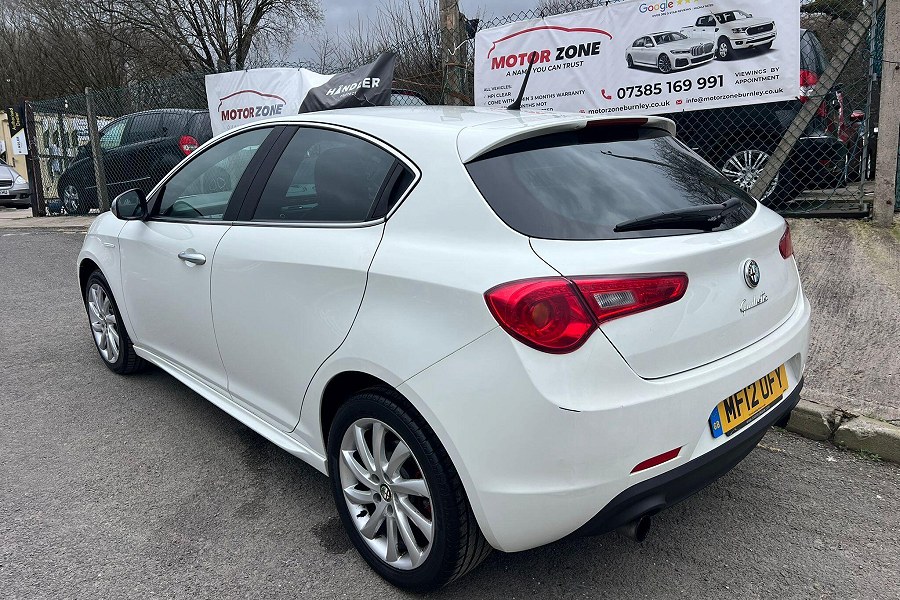 2012 Alfa Romeo Giulietta photo 6