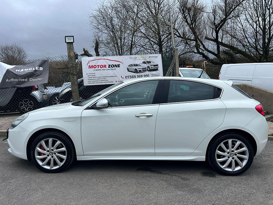 2012 Alfa Romeo Giulietta photo 5