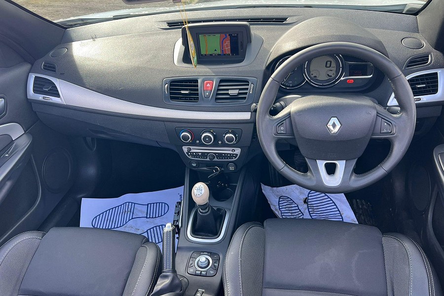 2010 Renault Megane photo 14