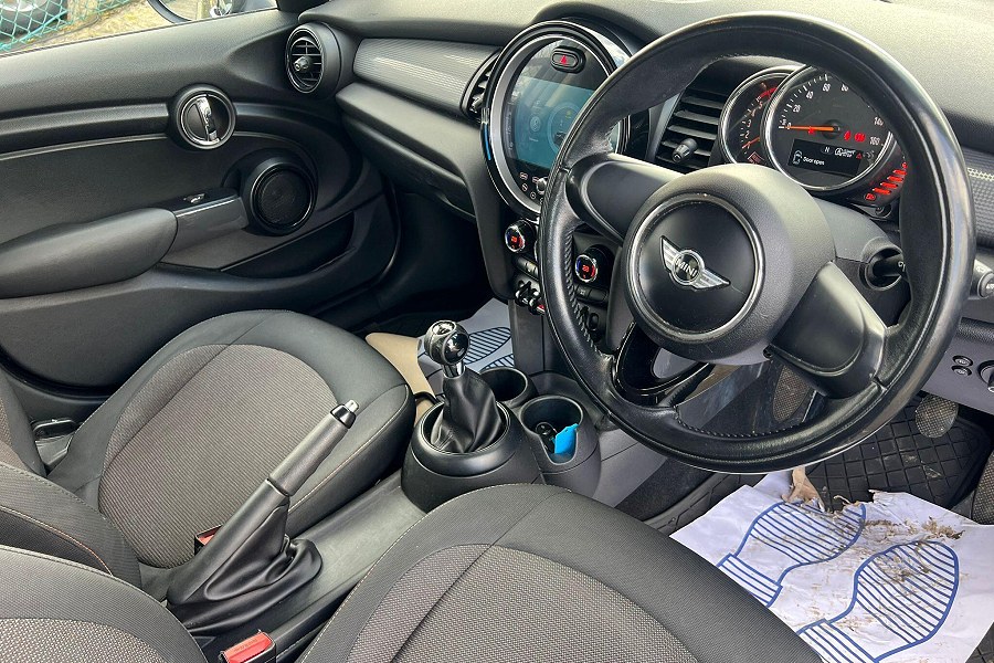 2015 MINI Hatch photo 11