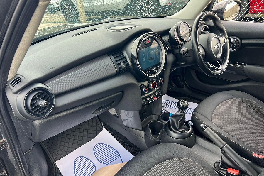 2015 MINI Hatch photo 10