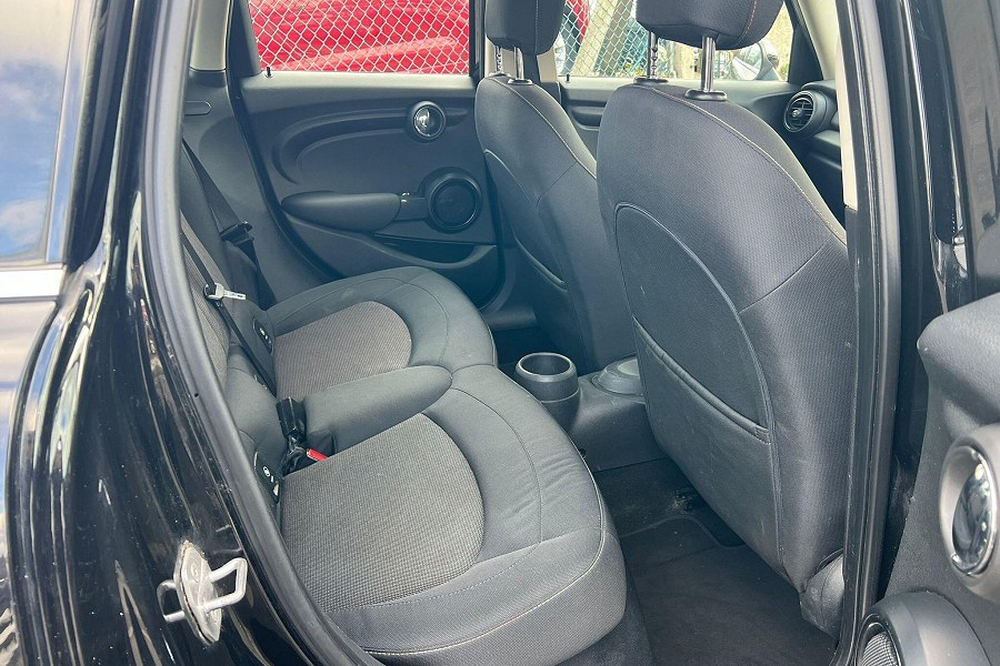 2015 MINI Hatch photo 14