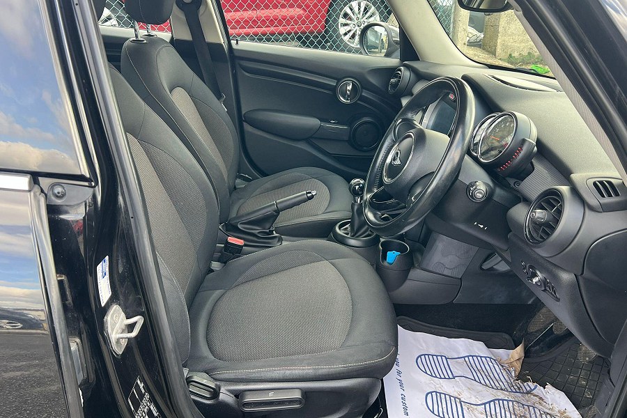 2015 MINI Hatch photo 12