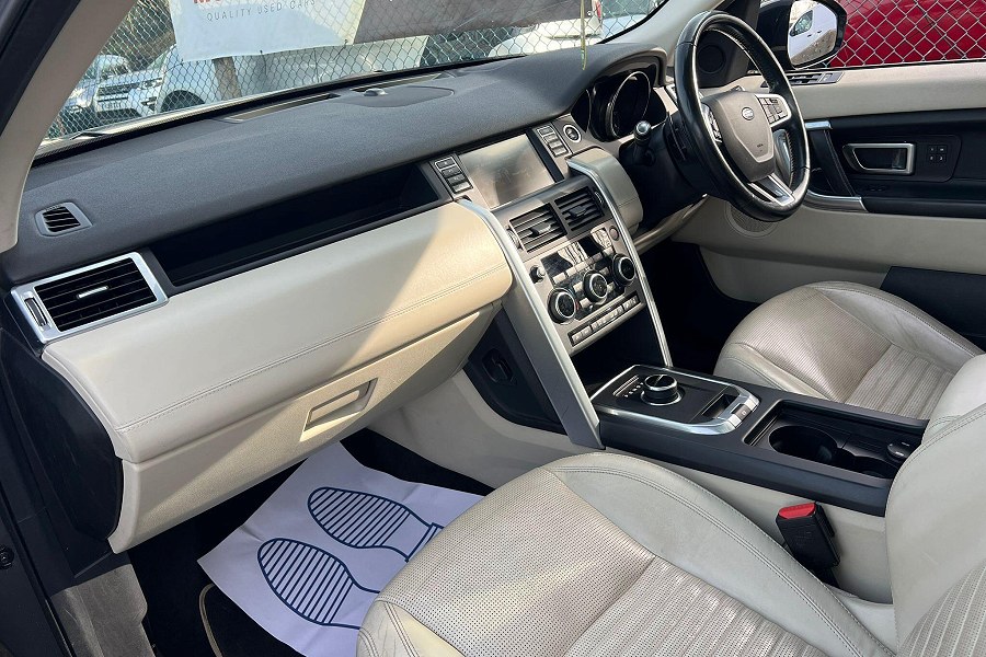 2016 Land Rover Discovery Sport photo 11