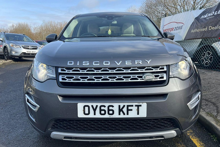 Land Rover Discovery Sport photo 2