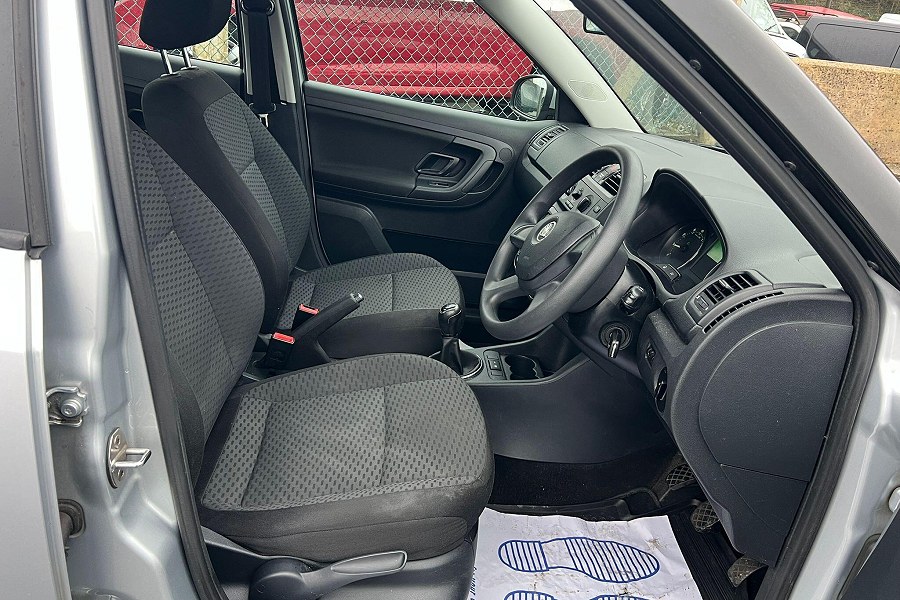 2013 Skoda Fabia photo 13