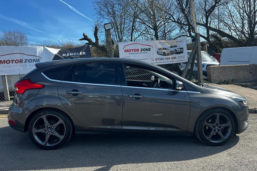 2015 Ford Focus photo 8