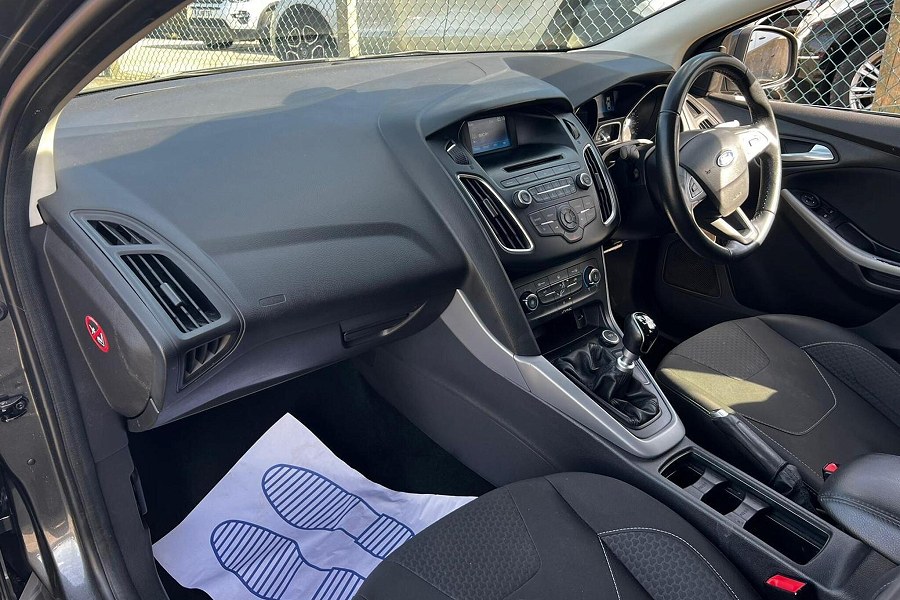 2015 Ford Focus photo 9