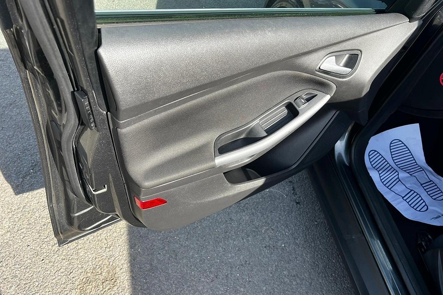 2015 Ford Focus photo 13