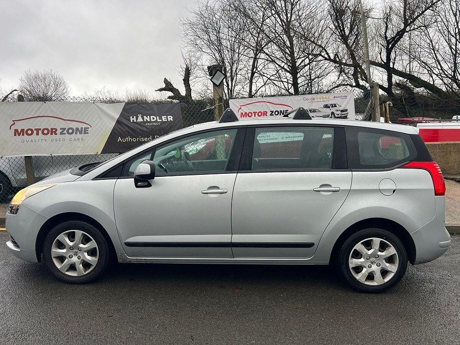 Peugeot 5008 photo 2