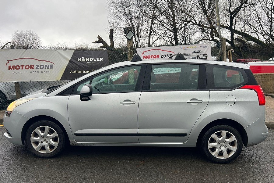 Peugeot 5008 photo 2