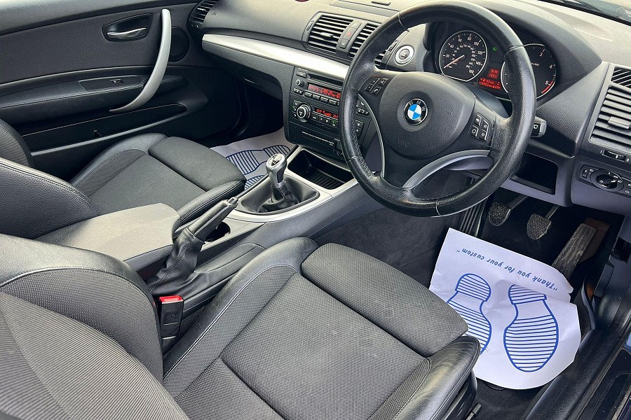 2010 BMW 1 Series photo 11