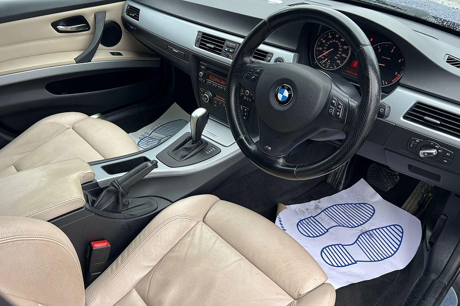 2012 BMW 3 Series photo 12