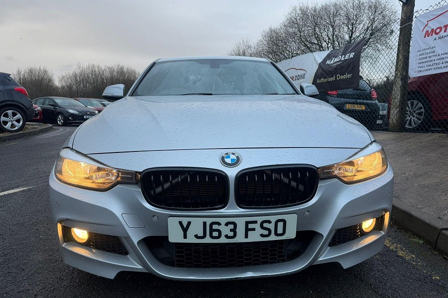 BMW 3 Series photo 2