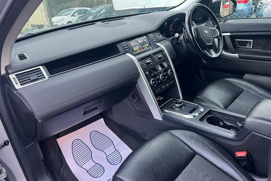 2018 Land Rover Discovery Sport photo 13