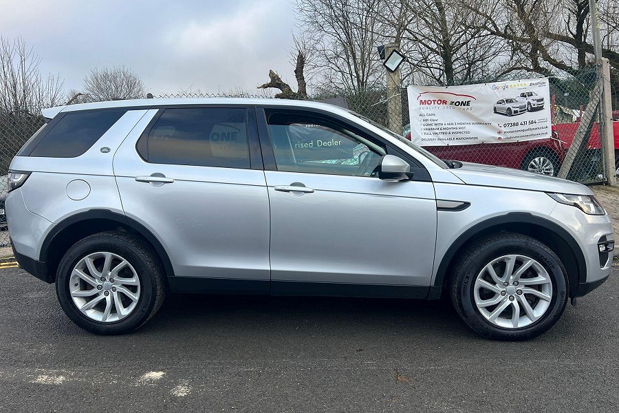 2018 Land Rover Discovery Sport photo 4