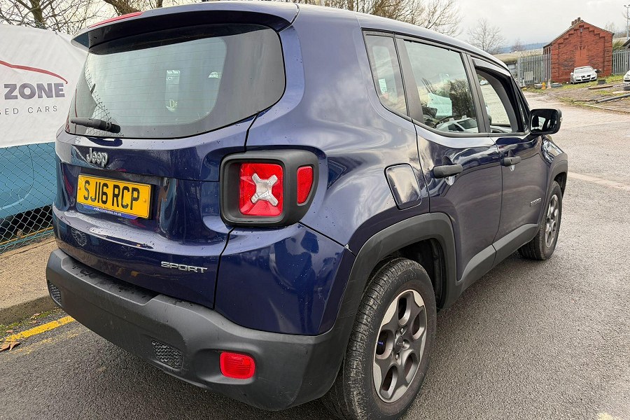 2016 Jeep Renegade photo 8