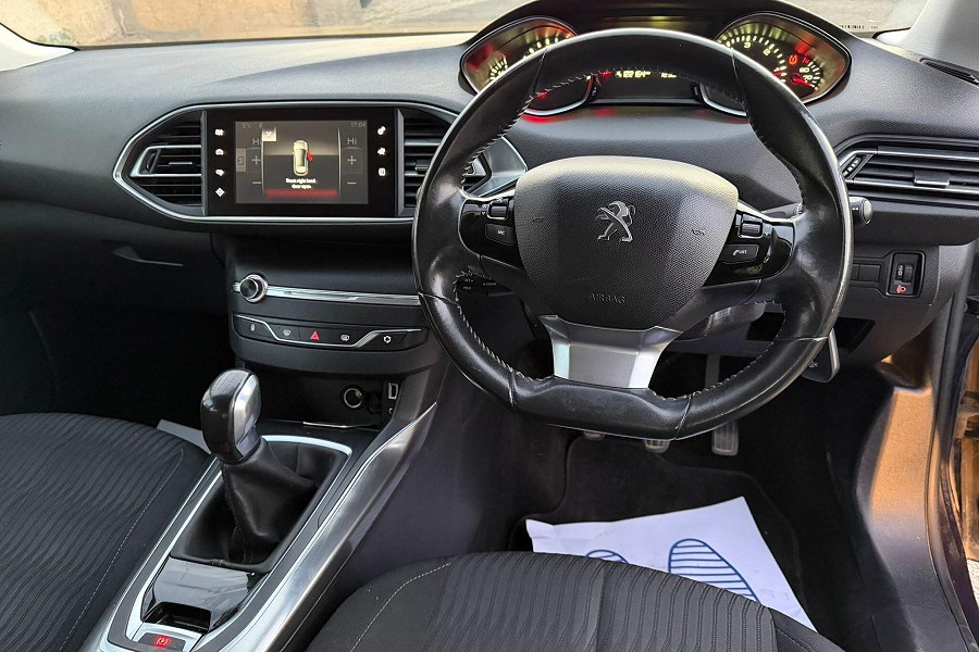 2014 Peugeot 308 photo 11