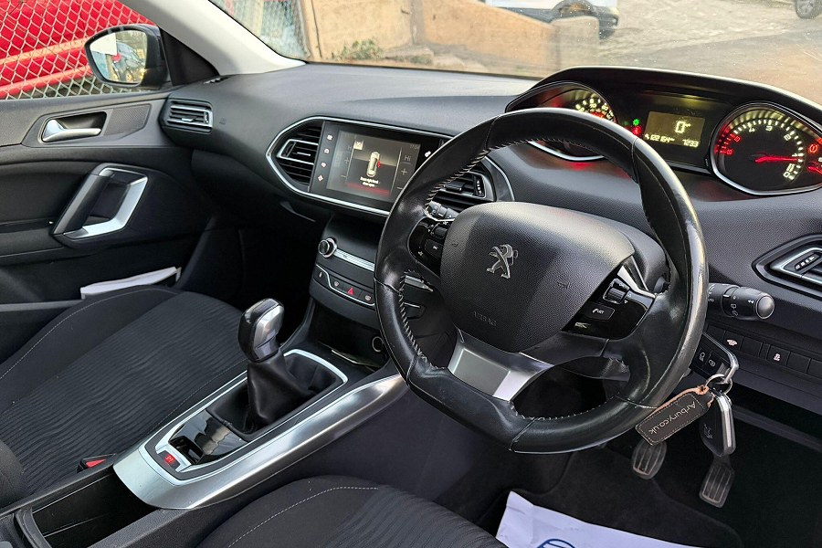 2014 Peugeot 308 photo 12