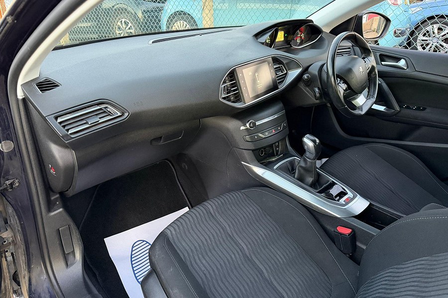 2014 Peugeot 308 photo 13