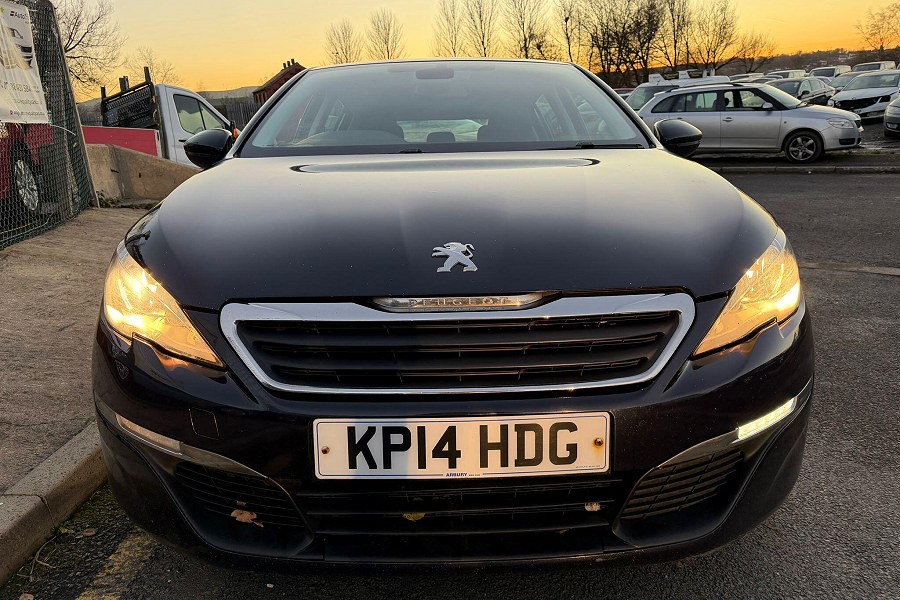 Peugeot 308 photo 2