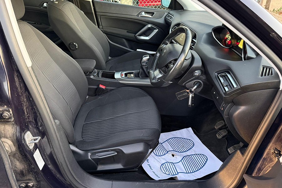 2014 Peugeot 308 photo 14