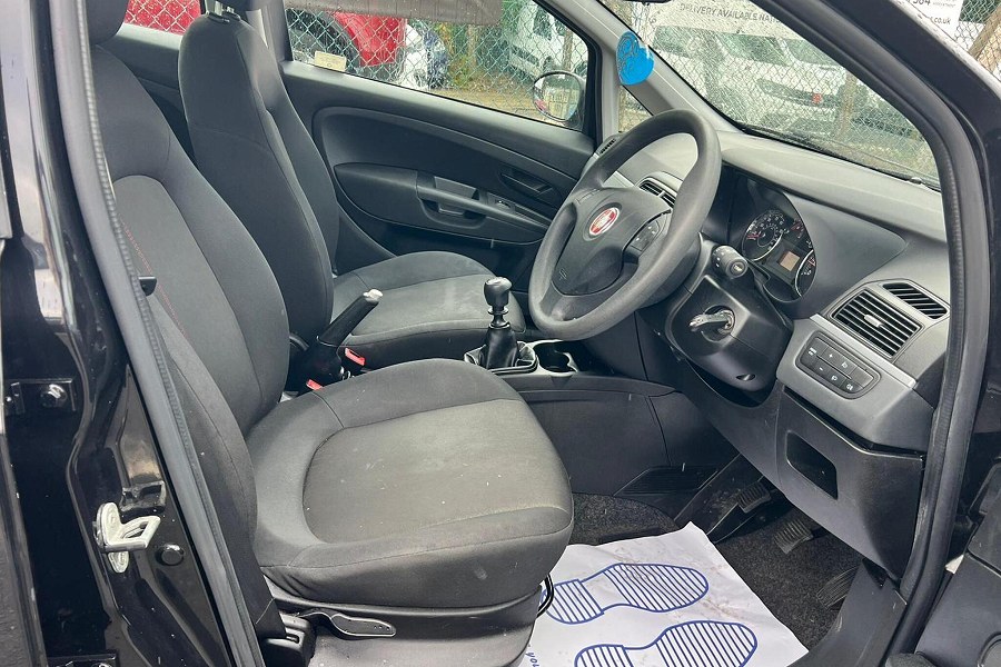 2012 Fiat Punto photo 11