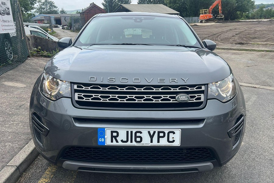 Land Rover Discovery Sport photo 2