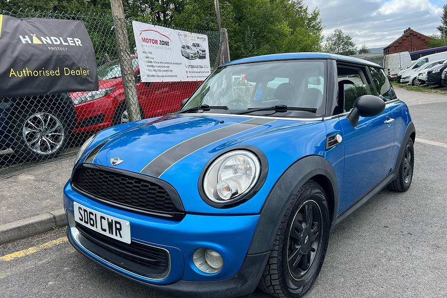 2011 MINI Hatch photo 3