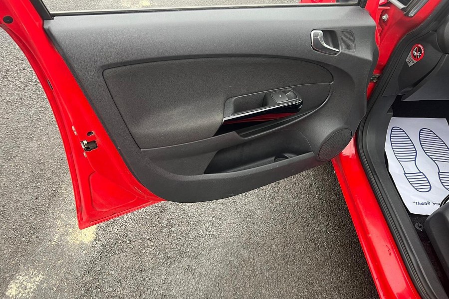 2011 Vauxhall Corsa photo 13
