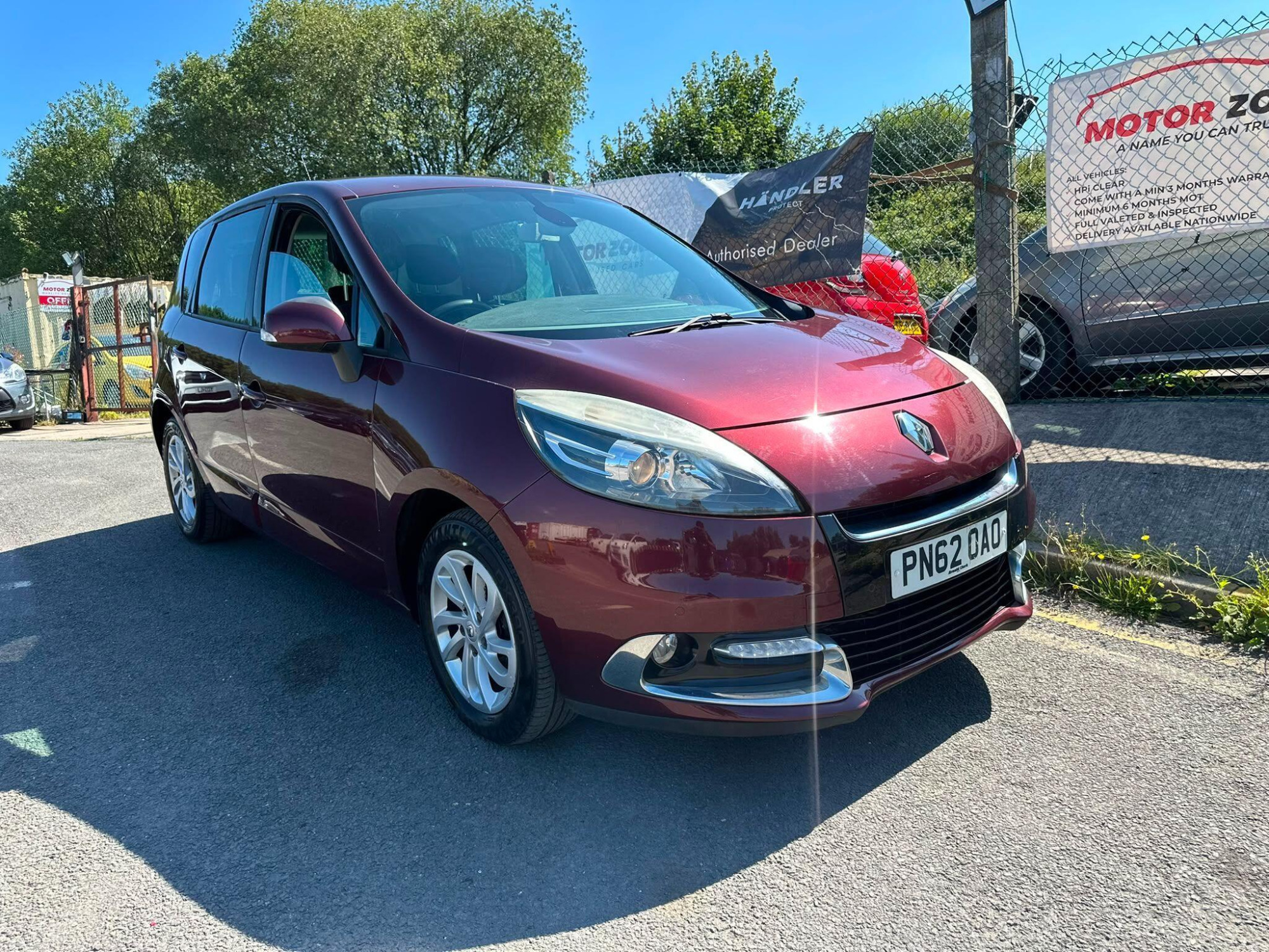 2012 Renault Scenic 1.2 TCe Dynamique TomTom Euro 5 (s/s) 5dr for sale at Motor Zone Burnley