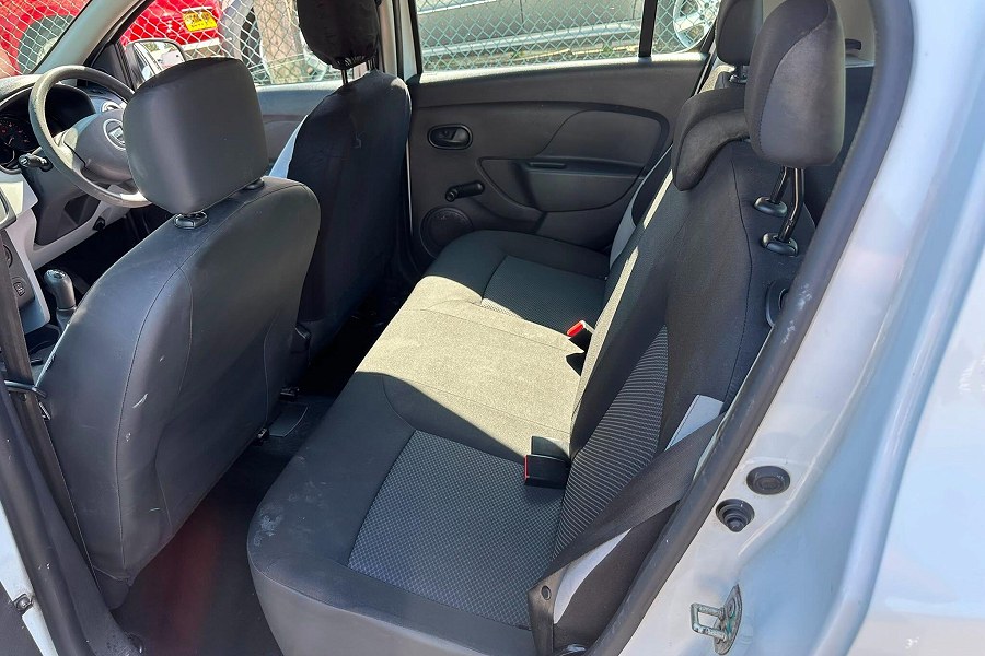 2013 Dacia Sandero photo 14