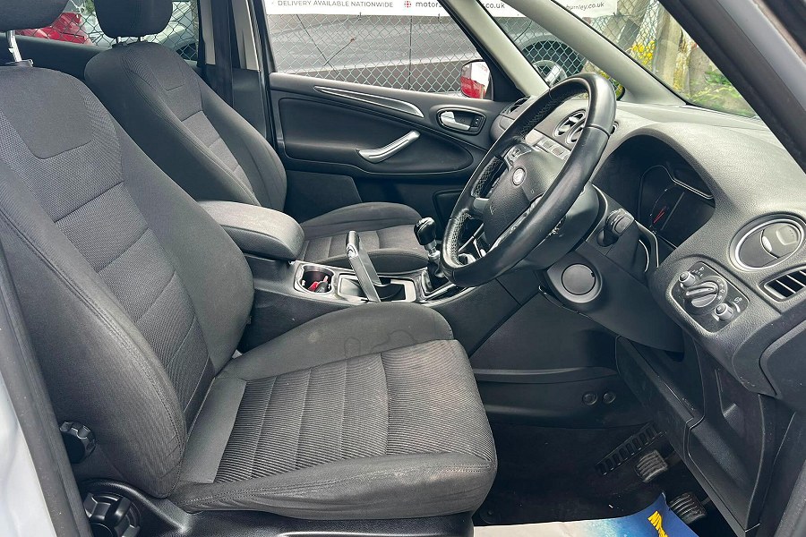 2013 Ford S-Max photo 13