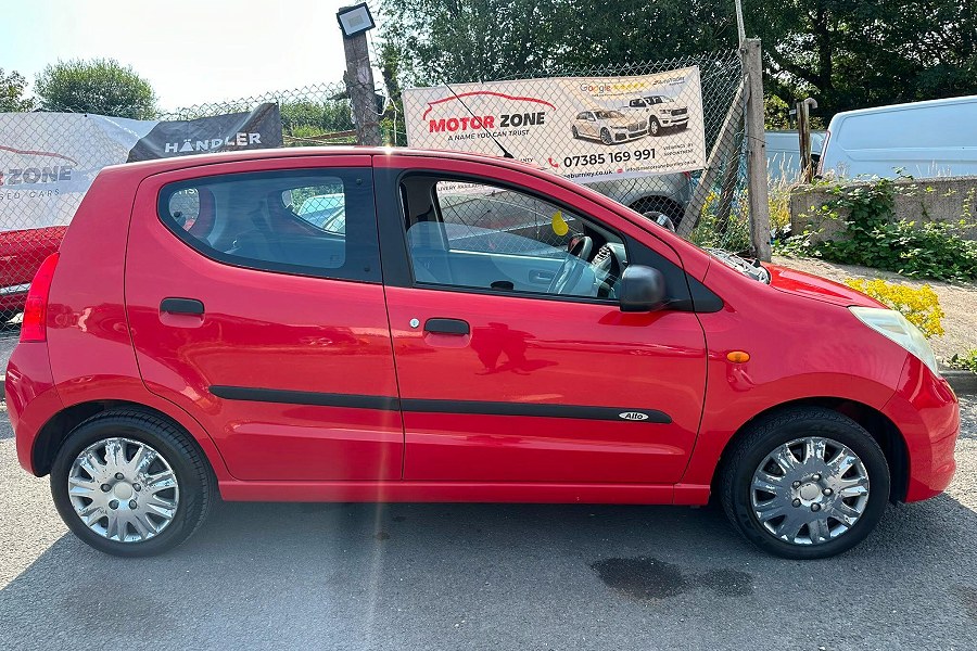 2010 Suzuki Alto photo 4