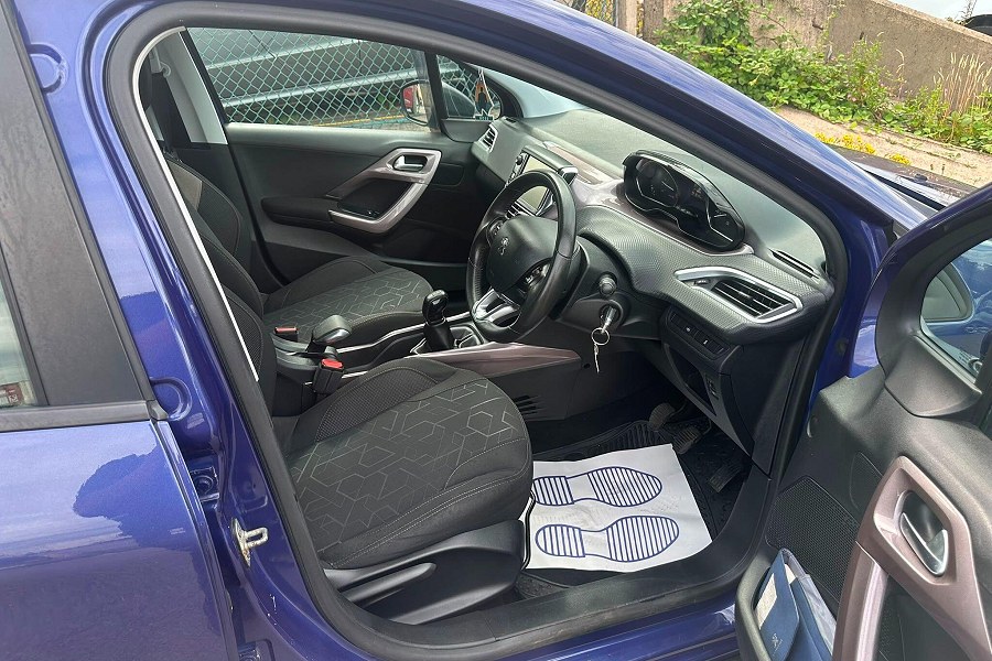 2014 Peugeot 2008 photo 12