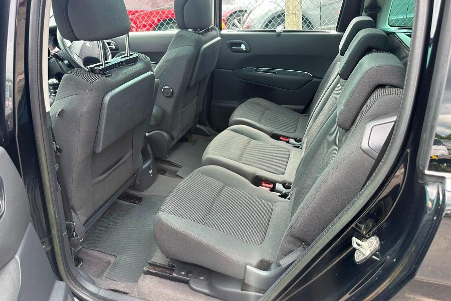 2012 Peugeot 5008 photo 13