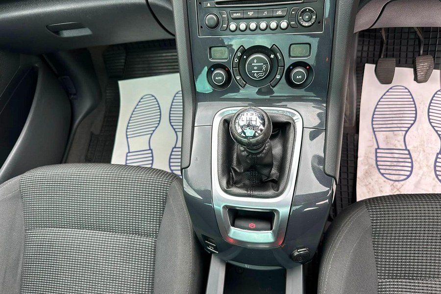 2012 Peugeot 5008 photo 10