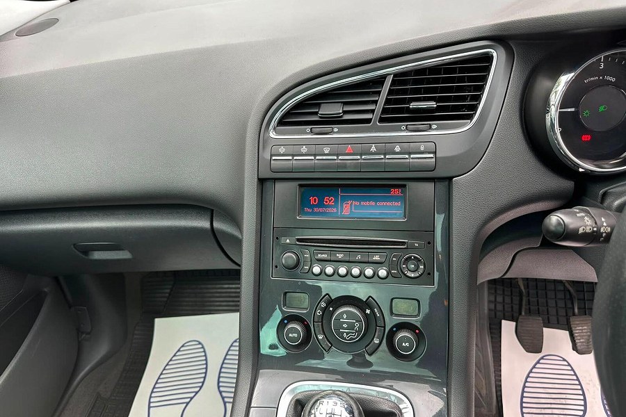 2012 Peugeot 5008 photo 9