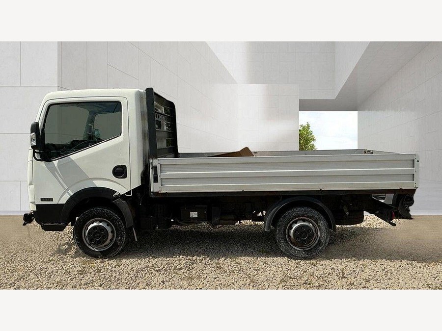 Nissan NT400 Cabstar photo 2